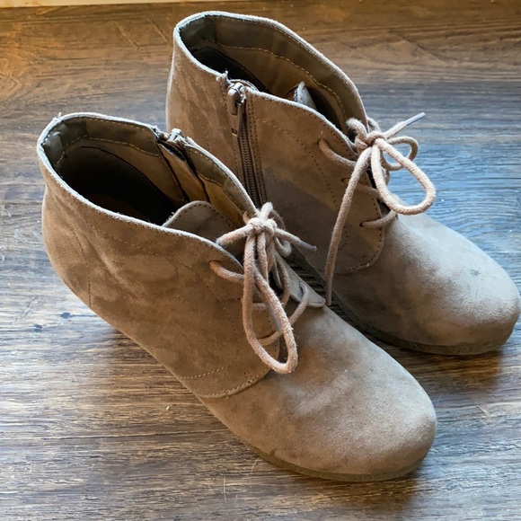 DSW Wedge Heels - Picture 1 of 7